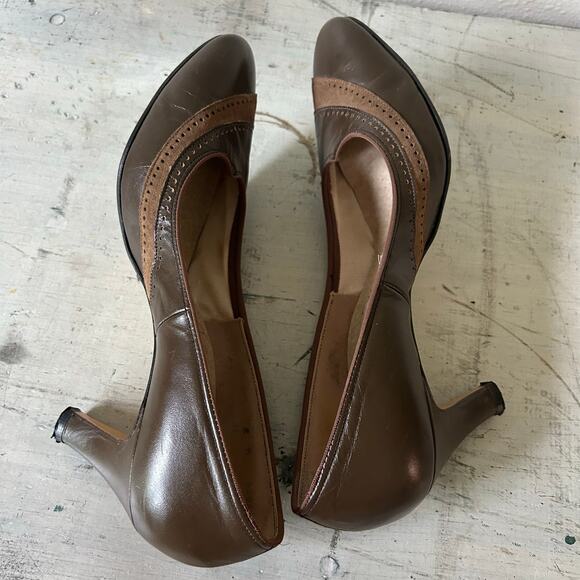 Vintage Ginnie Johansen wing tip high heel pumps two tone brown 50s 60s retro 7 - Picture 9 of 13